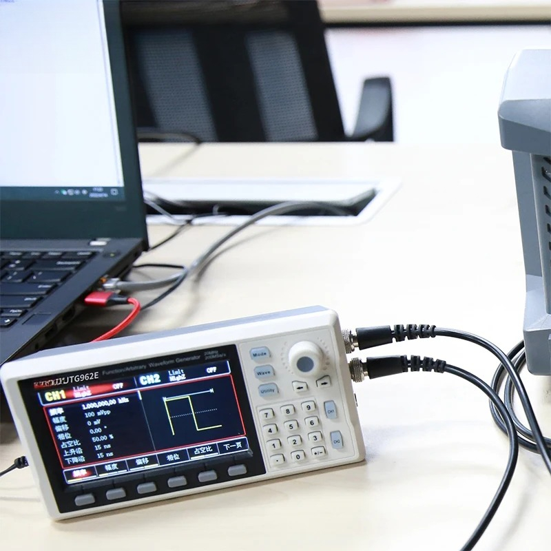 Function Signal Generator UTG9 - Dual Channel Arbitrary Waveform Function Generator 60Mhz review and price